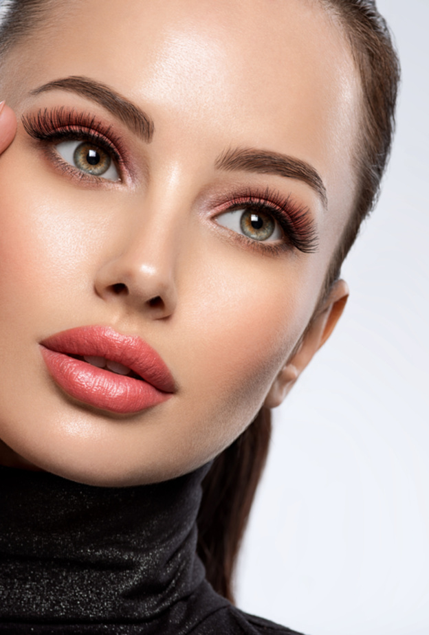 طريقة تطبيق مكياج للعيون المتعبة في شهر التوعية بسرطان الثدي