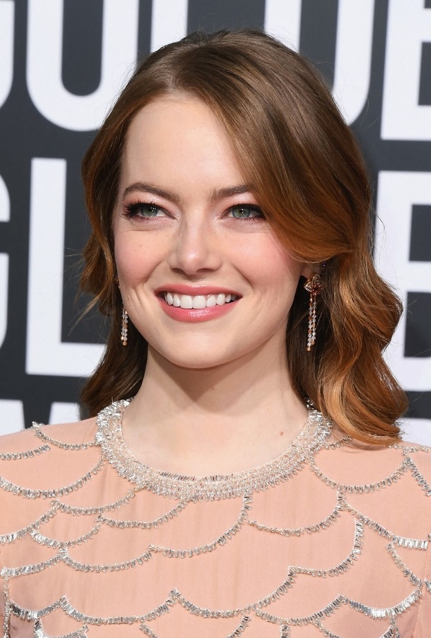 طريقة عمل مكياج نيود لخريف 2021 من وحي إطلالات نجمات هوليوود