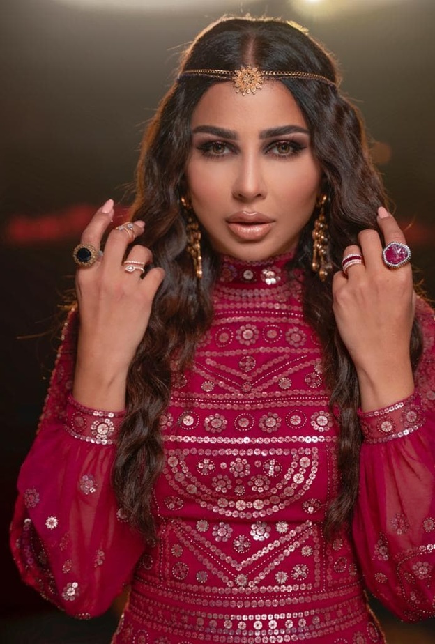 تسريحات شعر طويل مستوحاة من إطلالات نجمات الخليج