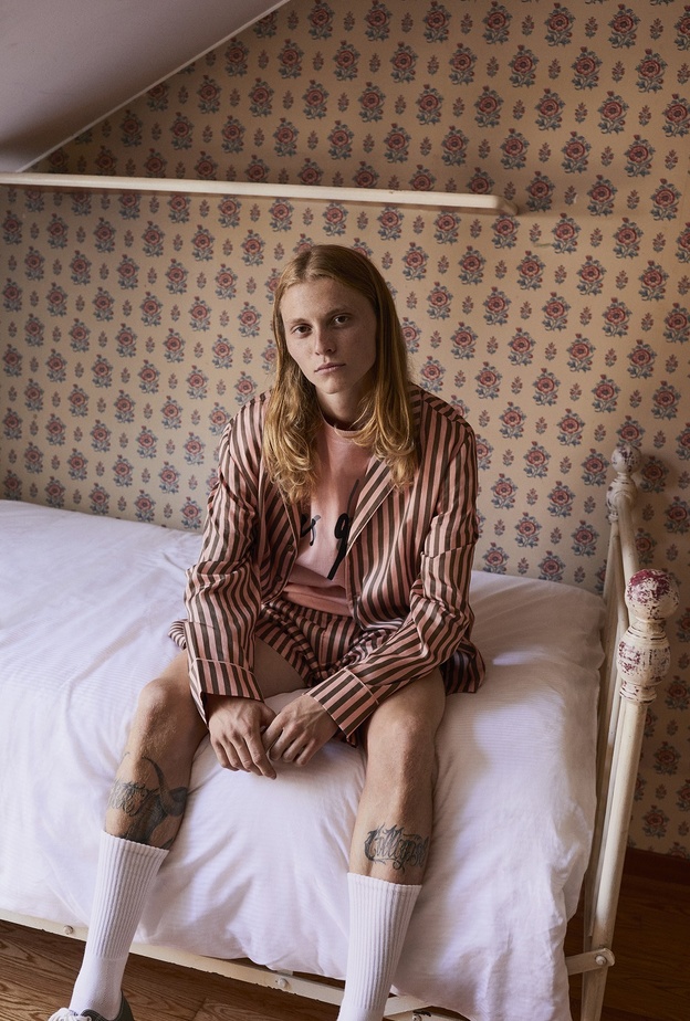 Yoox تقدّم مجموعة الكبسولة الجديدة YOOX بالتعاون مع Les Girls Les Boys