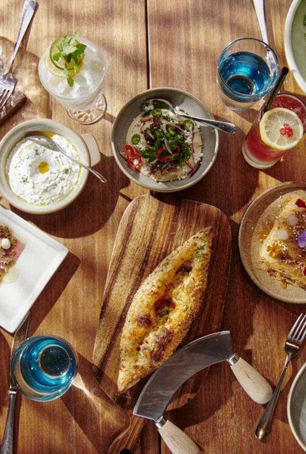 مأكولات لذيذة ومشروبات منعشة في ميرا Myrra