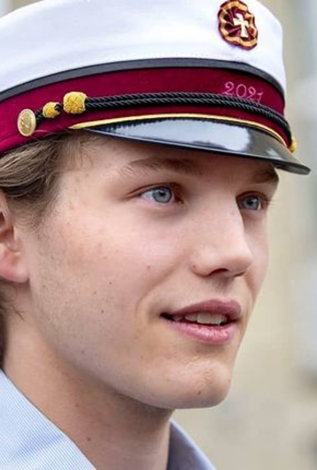 الأمير فيليكس يتخلى عن تدريبه العسكري