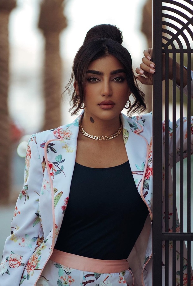 الفنانة بثينة الرئيسي