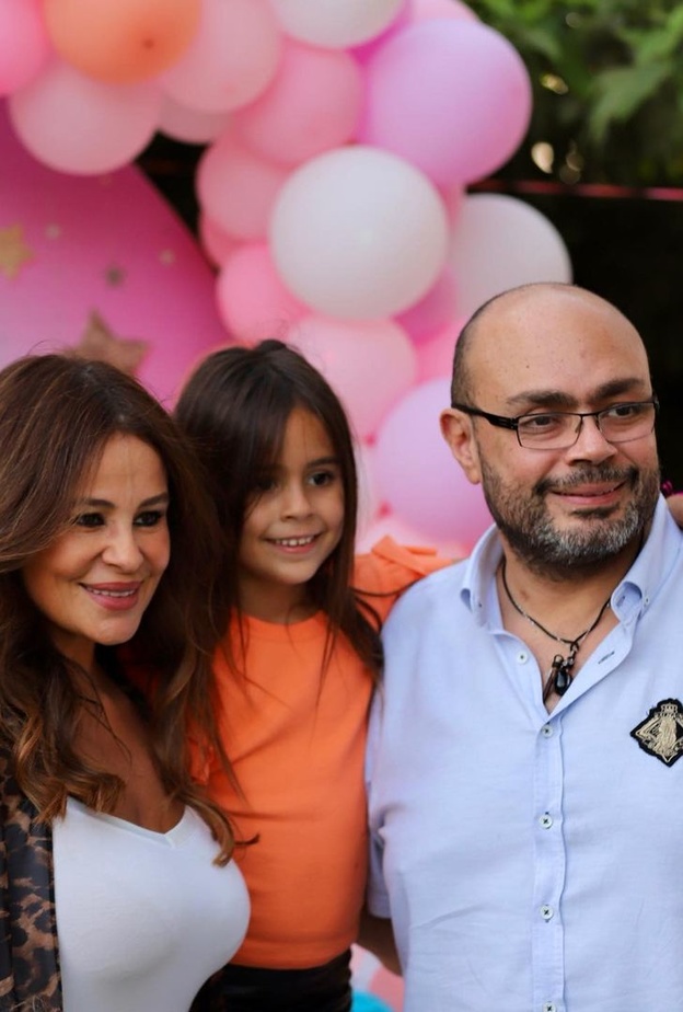 تالا مع والديها وليد مصطفى وكارول سماحة