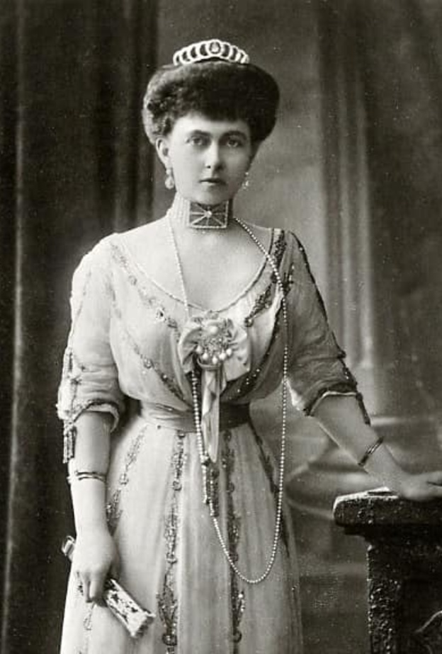 من هي صوفيا ملكة اليونان التي خدمت بلادها وكرهها شعبها؟