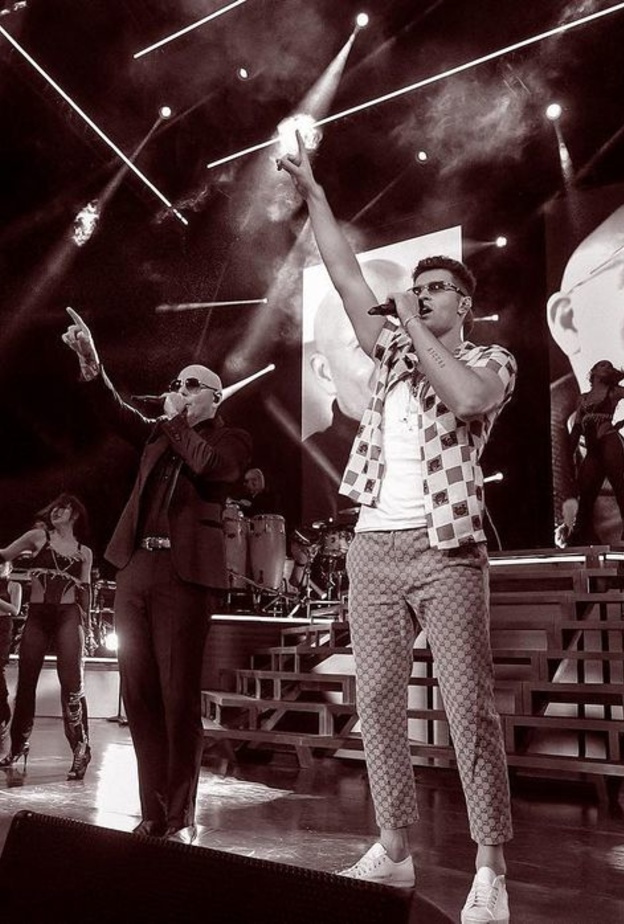 بيتبول نجم حفل افتتاح موسم الرياض 2021