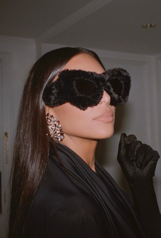 صور نظارات كيم كارداشيان مثيرة للجدل 