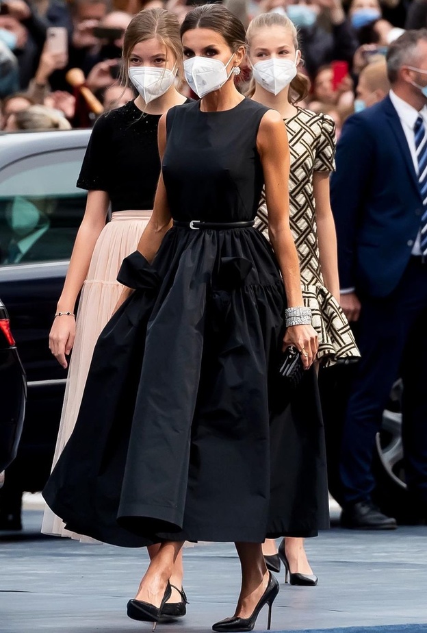 أجمل إطلالات ليتيزيا ملكة اسبانيا بتصاميم ملكية وعصرية مختلفة