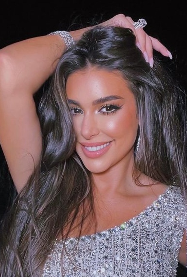 طريقة رسم الآيلاينر السائل باللون الأسود بأسلوب ياسمين صبري