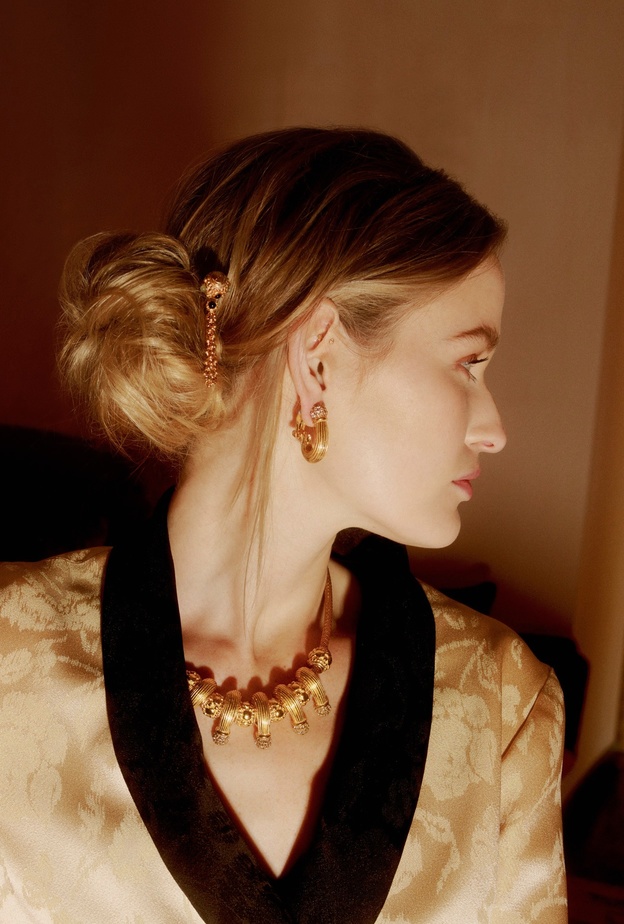 تسريحات شعر راقية مع الكعكة لإطلالات خريف 2021