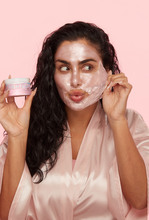  عبّري عن حبّك لنفسك مع مجموعة Rose Quartz من Huda Beauty