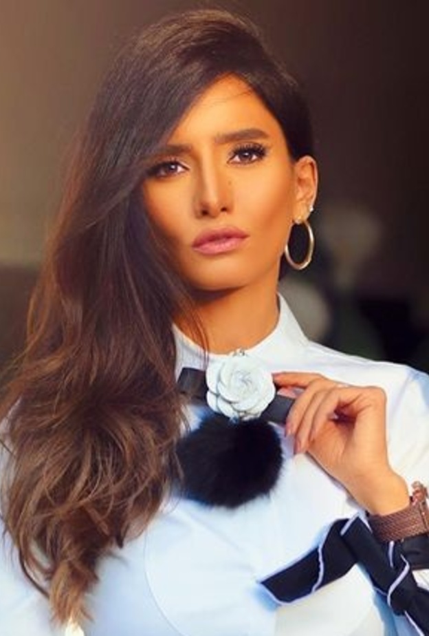 زينة تحتفل بـ محمد صلاح بنشرها صورة ابنها مرتدياً قميص الأخير :"أغلى صورة أبارك لك بيها"