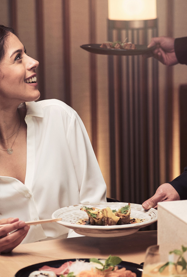 ري آسيا يرحب بضيوفه من جديد مع لاونج سوشي راقٍ ومتفرد