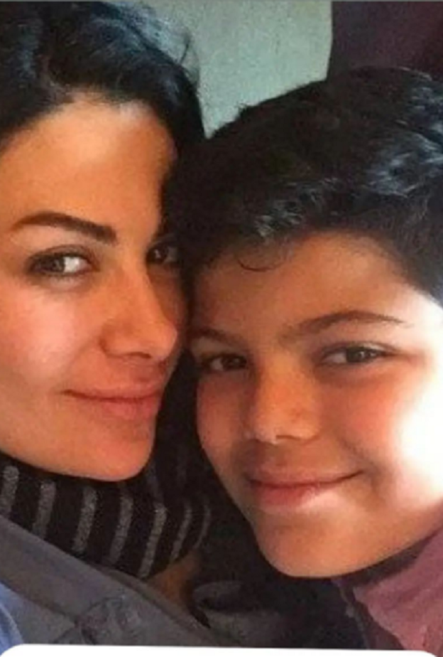 صبا مبارك وابنها عمار