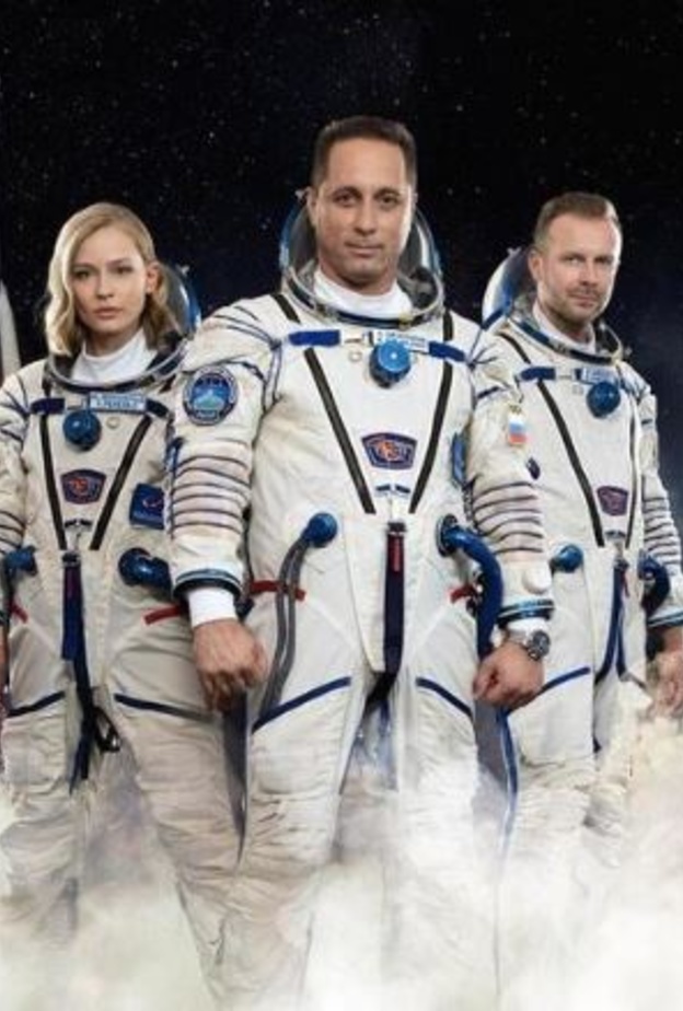 هبوط الطاقم الروسي على الأرض بعد تصوير أول فيلم في الفضاء