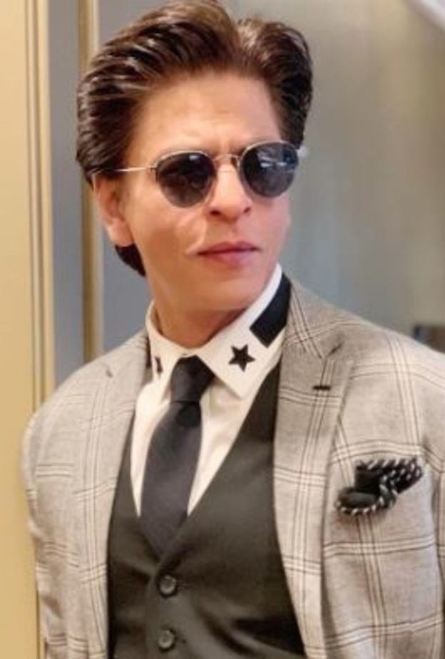 شاروخان يصل إلى سجن آرثر روود لزيارة ابنه آريان