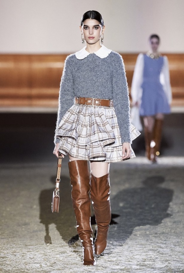 أجمل موديلات بلايز من الصوف وأفكار لتنسيقها في شتاء 2022