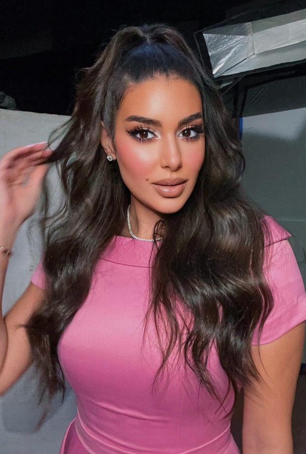 نجمات مصريات يتميزن بالشعر الطويل الداكن من الأجمل 