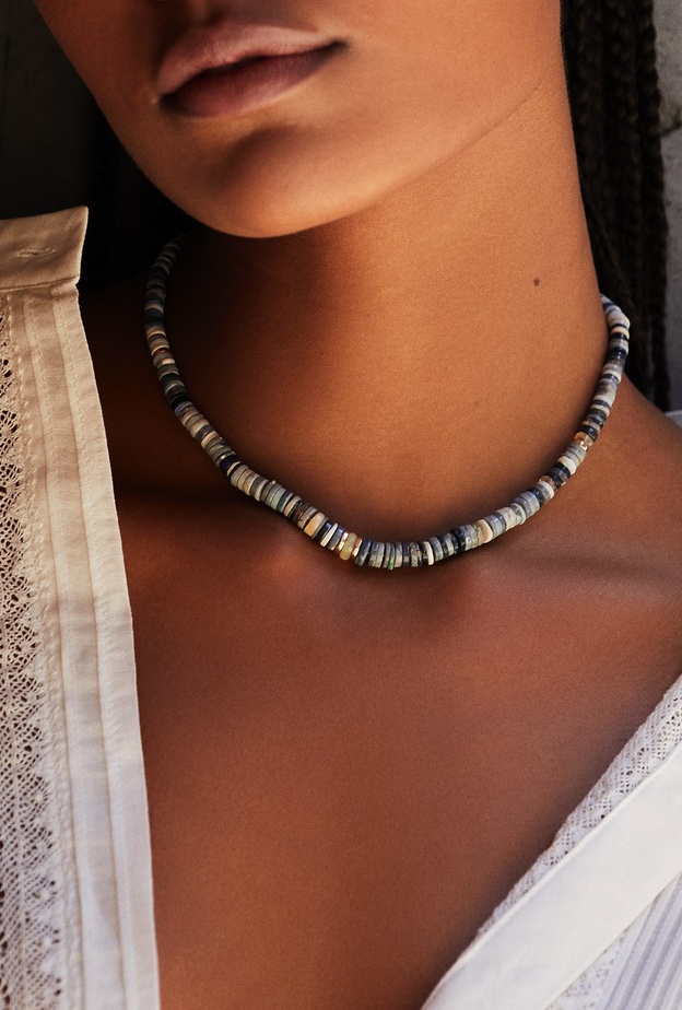 قلادات ثمينة بأحجار الأوبال لشهر أكتوبر