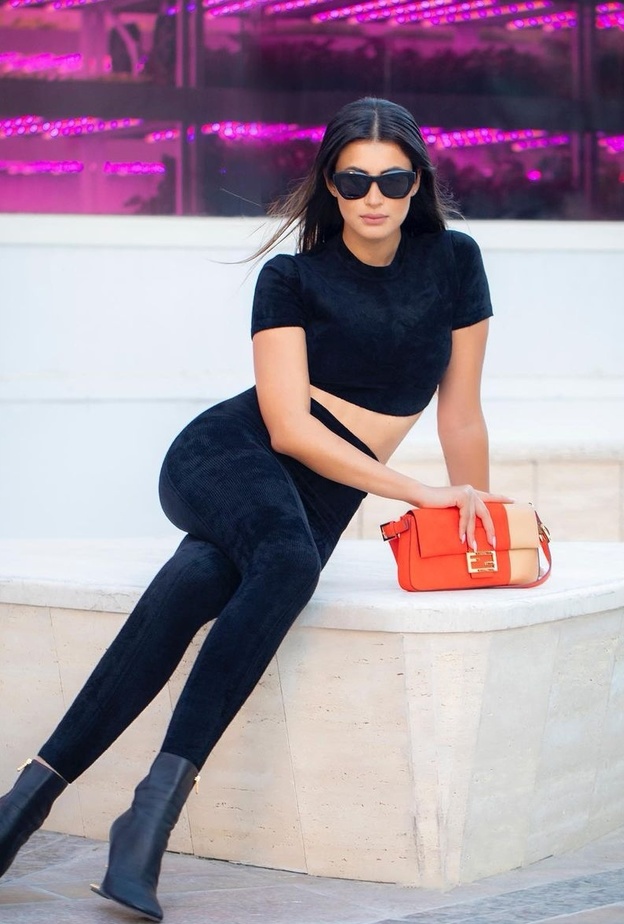 ريم السعيدي باطلالة من "فيندي"