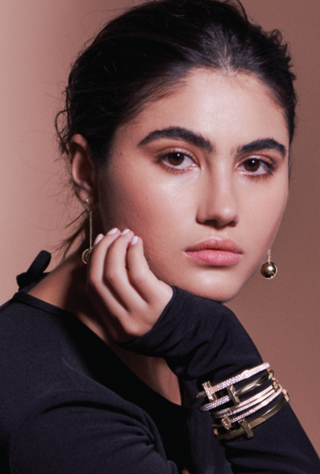 أقراط Tiffany HardWear من الذهب الأصفر أساور Tiffany T1 و Tiffany T pave من الذهب الأصفر والألماس