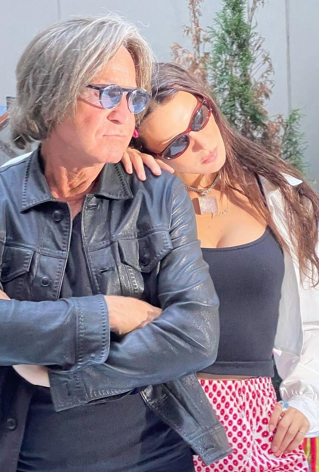 أسرة بيلا حديد تحتفل بعيد ميلادها