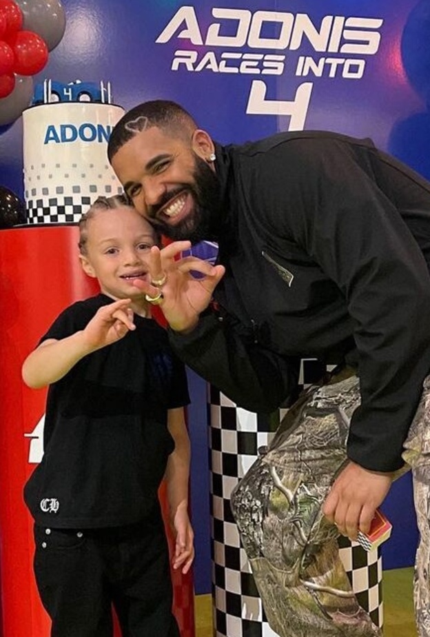 دريك يحتفل بعيد ميلاد ابنه أدونيس