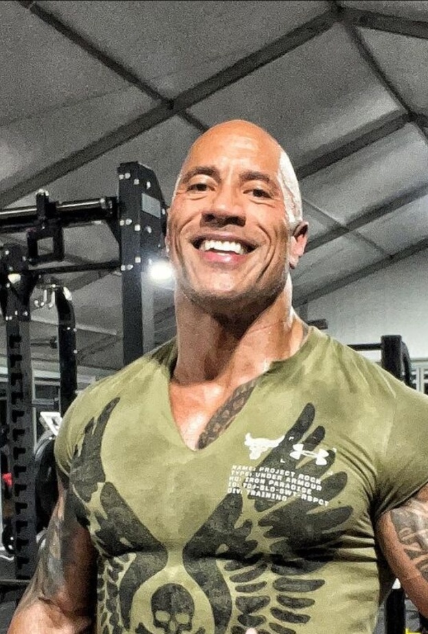 دواين جونسون يعلن نجاح أغنية "Face Off"