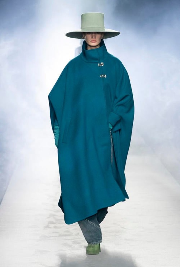 لون الأورانج الخريفي بتصميم مميّز بصيحة الشراشيب من Budapest Collection 