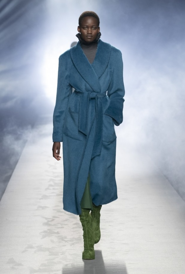 ترانشكوت باللون الأزرق الساحر من "البيرتا فيريتي" 