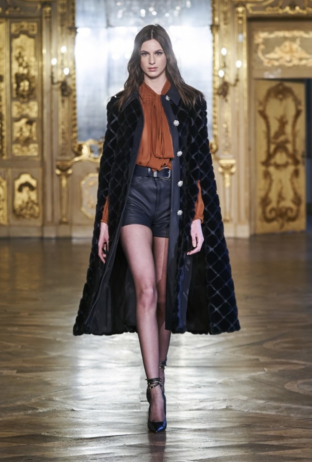 "كاب" أسود ساحر من Braschi