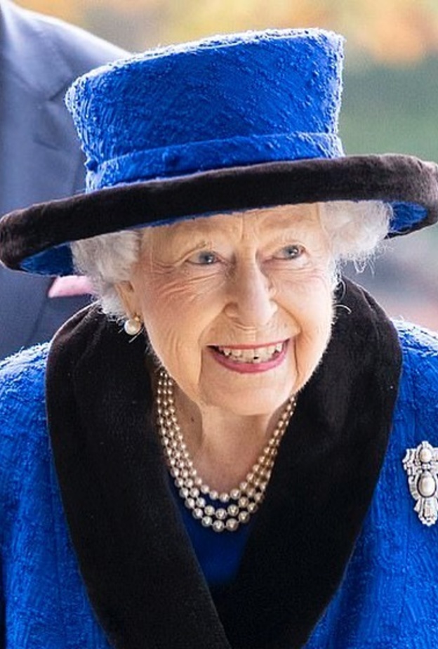 ملكة بريطانيا تغيب عن قداس الأحد على غير العادة بسبب المرض