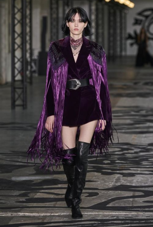 اطلالة من إيلي صعب