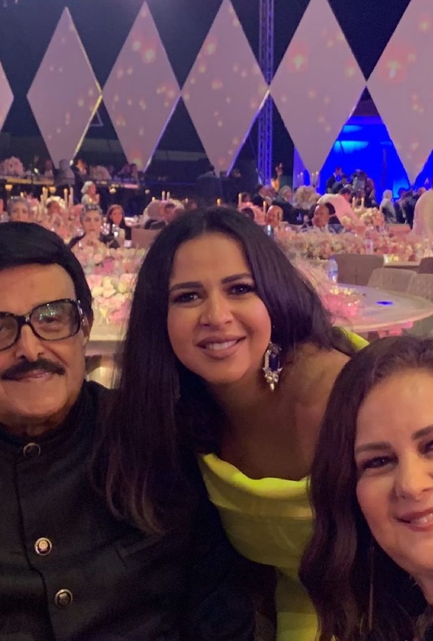 إيمي سمير غانم مع والديها- صورة من حسابها على انستقرام