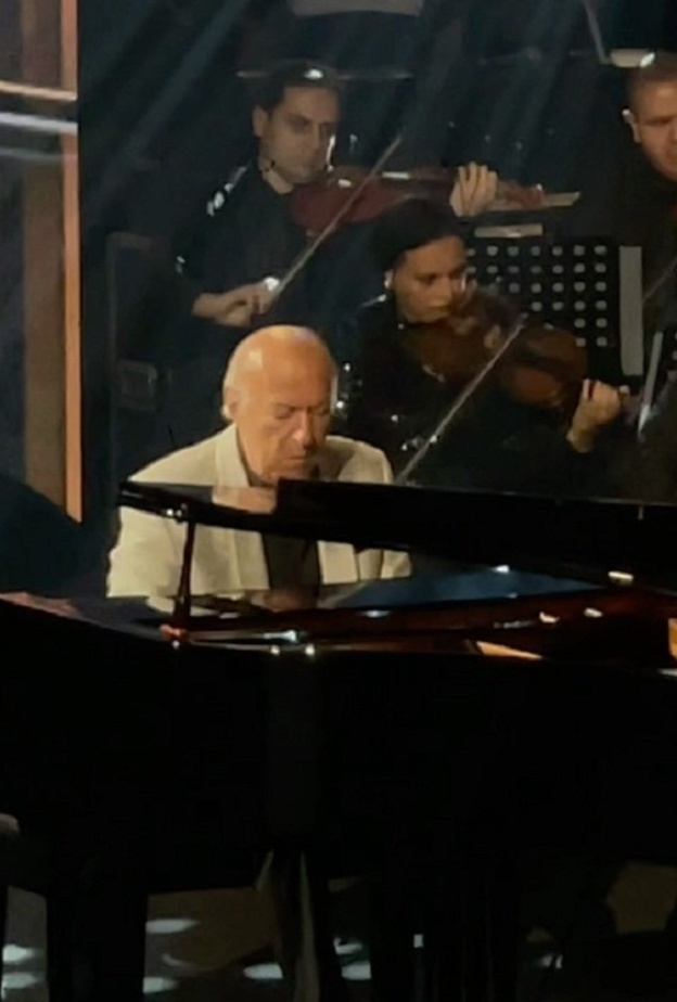 عمر خيرت- صورة من حساب شركة بنش مارك على انستقرام