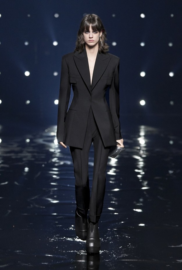 بدلة رسمية سوداء من جيفينشي 