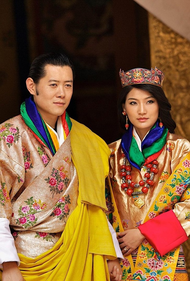 ملك وملكة بوتان يحتفلان بذكرى زواجهما