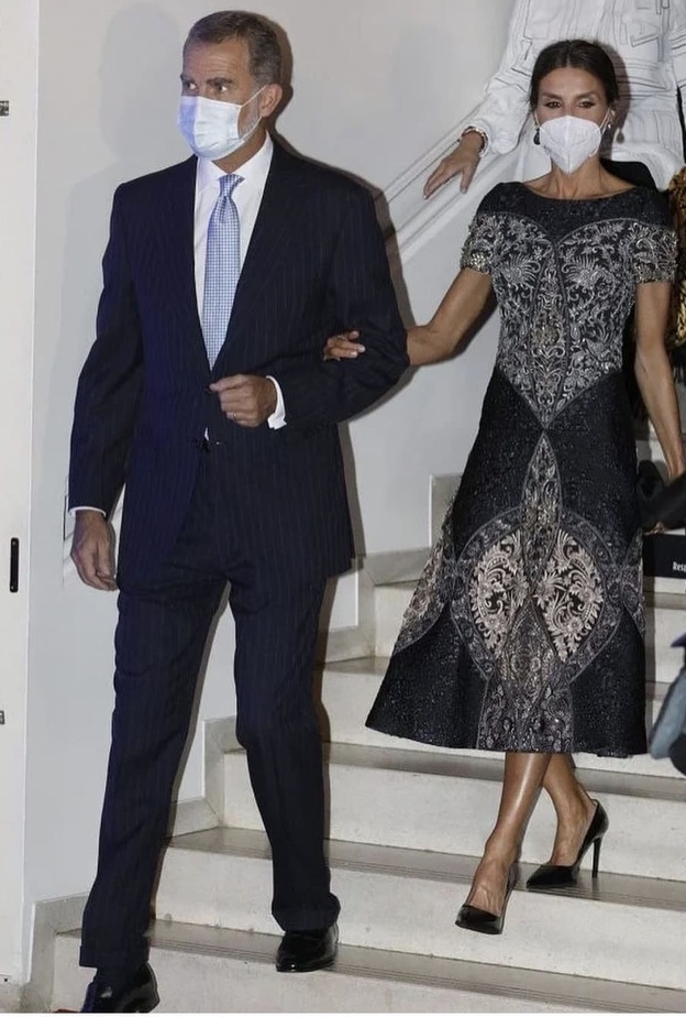 الملك فيليب والملكة ليتيزيا يقدمان النسخة السبعين من جائزة بلانيتا دي نوفيلا