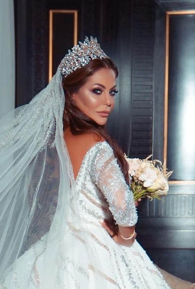 ليليا الأطرش تثير حيرة الجمهور بصورها بفستان الزفاف 