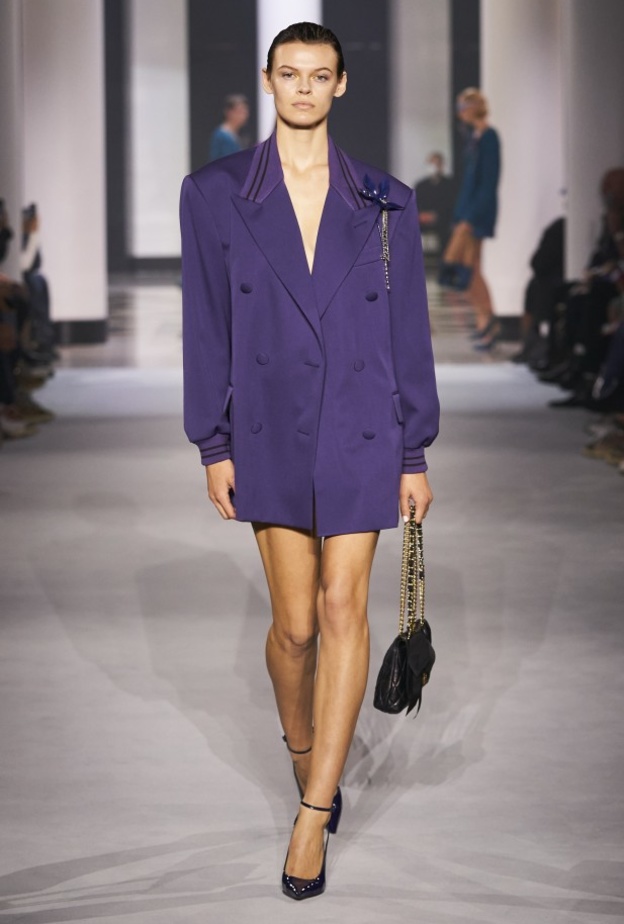 أبرز صيحات الموضة من أسبوع الموضة في باريس لموسم ربيع وصيف 2022