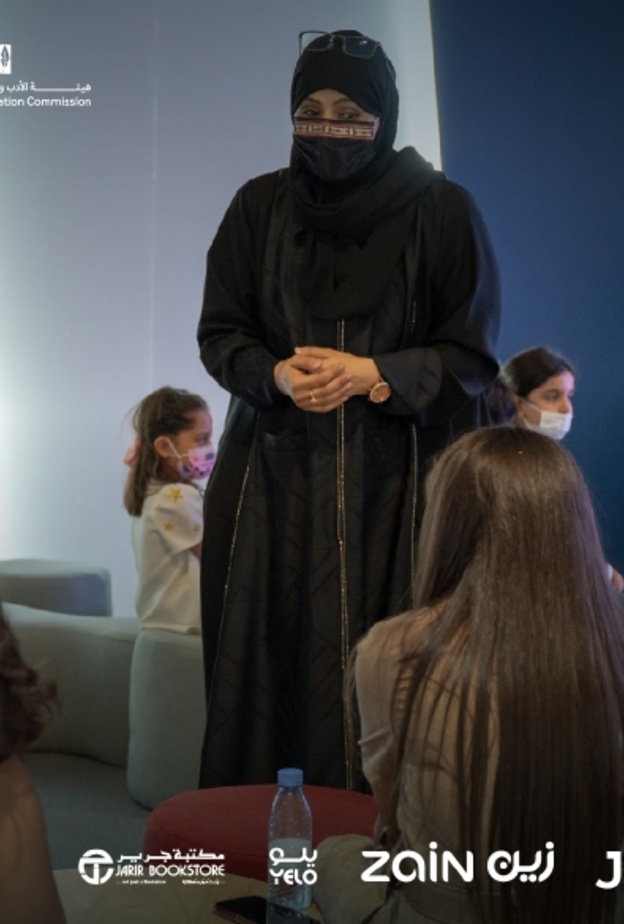 المعلمة والكاتبة "شوقية الأنصاري" ومشروع ثقافي تطوعي ينتج أول كتاب أدبي متكامل من ابداعات الأطفال