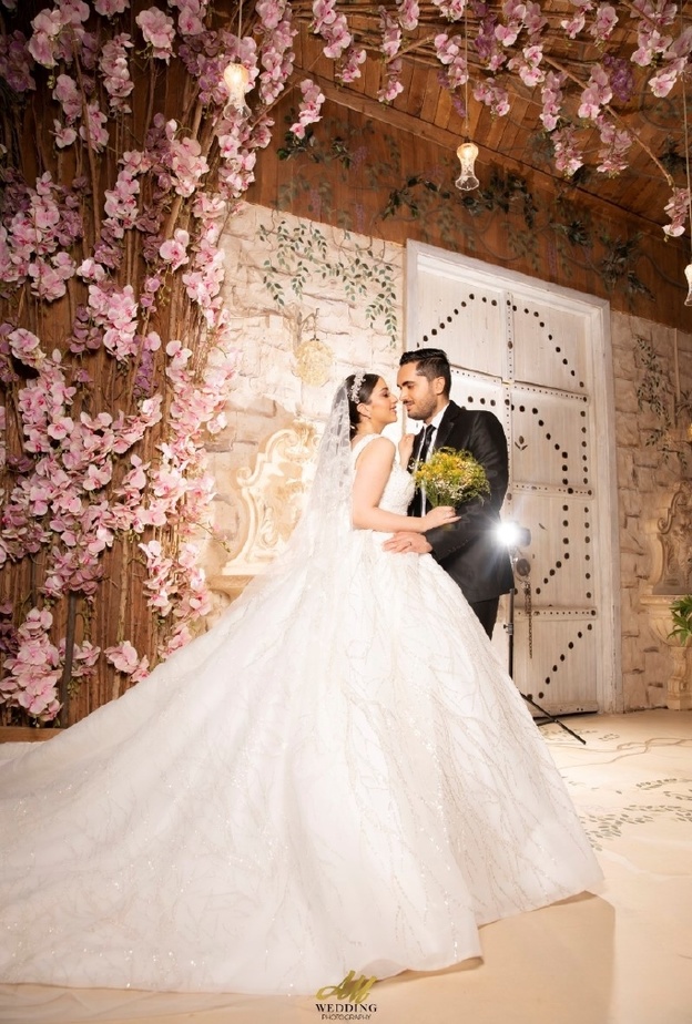 تصوير عروسين بكاميرا المصورة السعودية امل عبدالعزيز