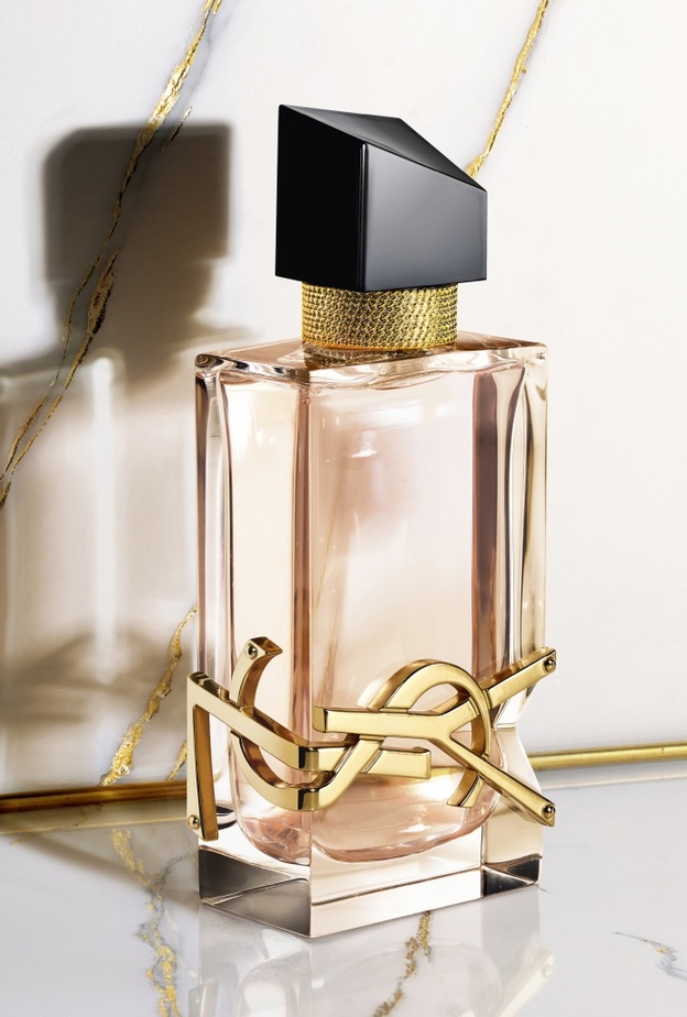 عطر LIBRE EAU DE TOILETTE من Yves Saint Laurent Beauty الحرية بأقصى حدود