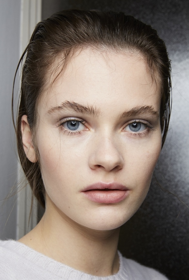 صيحات حواجب مبعثرة وساحرة من دار Budapest Collection