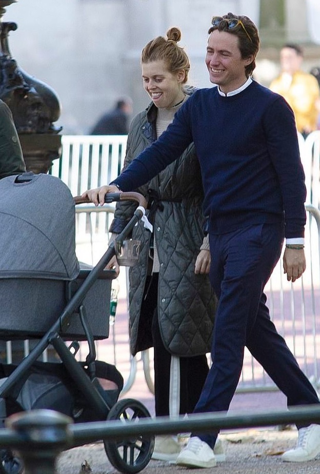 شاهد أحدث ظهور للأميرة بياتريس في لندن بصحبة زوجها وطفلتهما