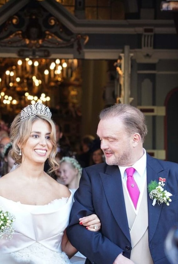 الأمير ألكساندر أمير شومبورغ -ليبه يتزوج من ماهكاميه نافابي