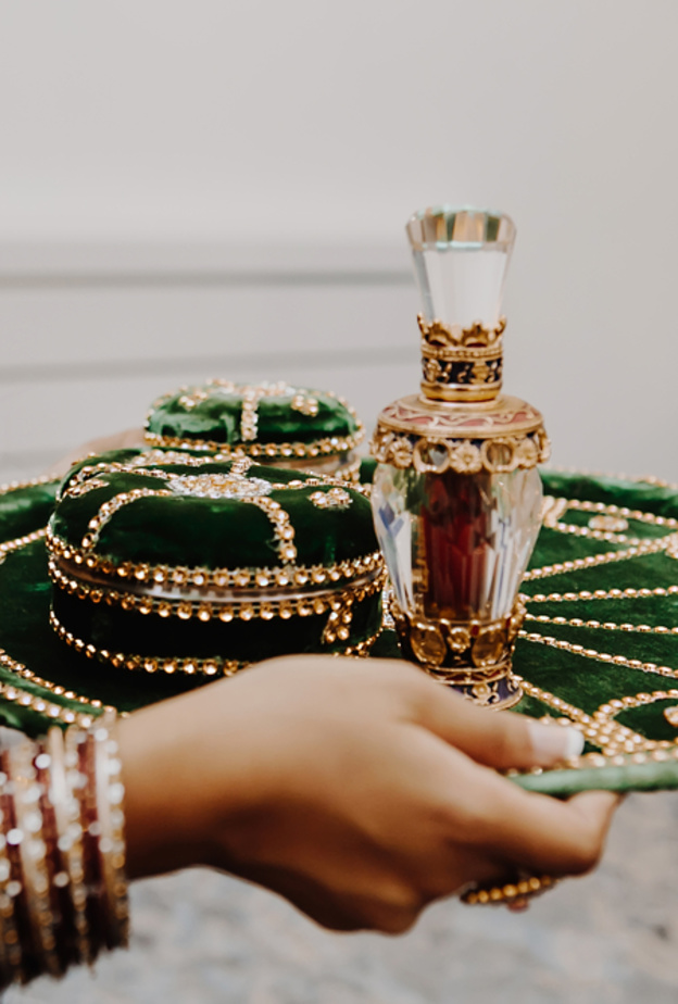 shutterstock_حفل الحناء الفاخر يحتاج الى صينية تحاكي فخامته