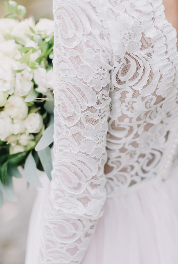 shutterstock_عروس تقاضي الجهة المشرفة على حفل زفافها بعد سقوطها