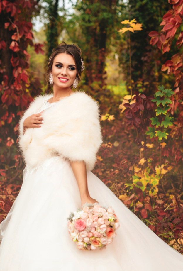 shutterstock_أفكار مميزة لإطلالة أكثر دفئا لعروس الخريف