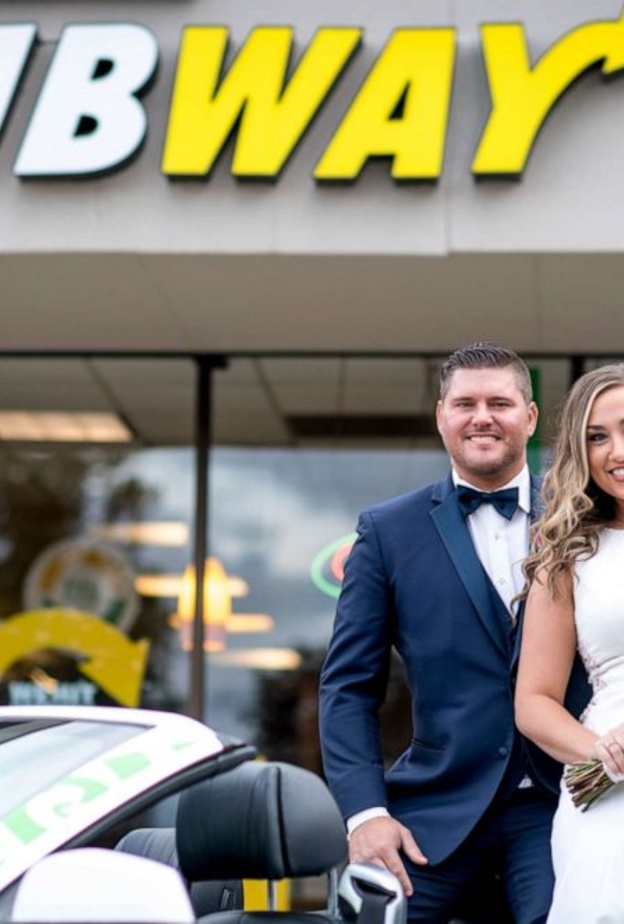 @SubwayMichigan زوجان يحتفلان بزفافهما أمام المطعم الذي التقيا فيه للمرة الأولى